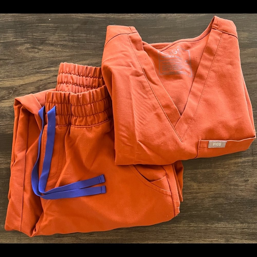 COPY - AUBURN - FIGS scrub set
